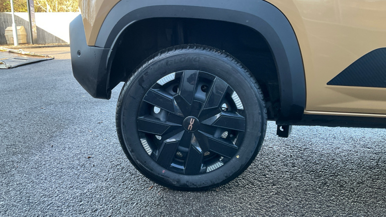 Dacia Spring 27kWh Extreme 65 48kW 5dr Auto Electric Hatchback